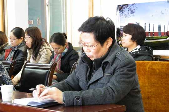 ɽ��ʡ�½�����ԺУ��ѧ���ֻ��ڽ���ѧԺ�ٿ�