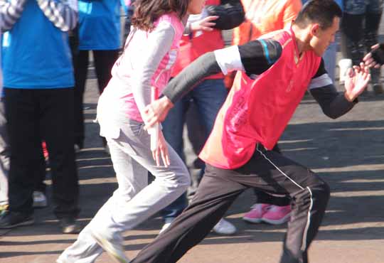 体育学院举办纪念“一二·九”运动77周年运动会