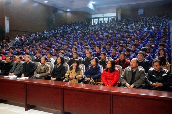 郑州职业技术学院“宇通客车班”开班