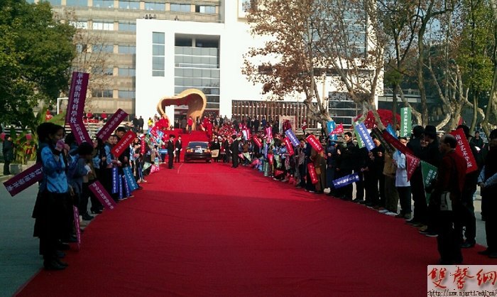 设计学院圆满完成百年校庆校园景观布置工作