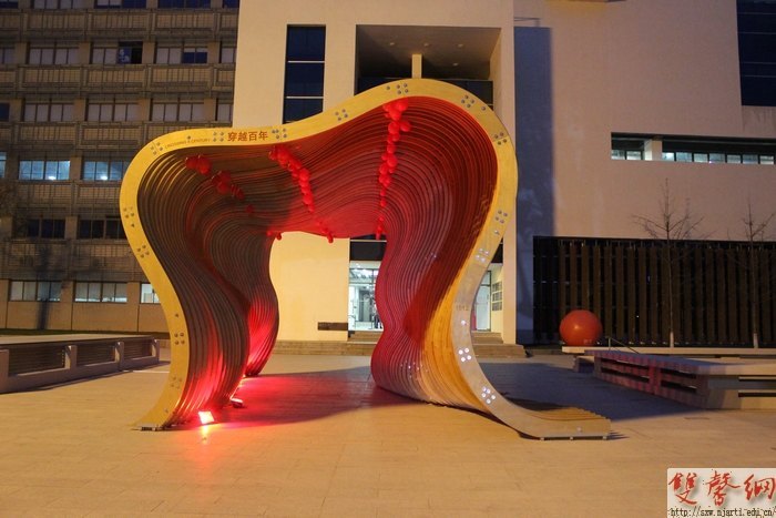 设计学院圆满完成百年校庆校园景观布置工作