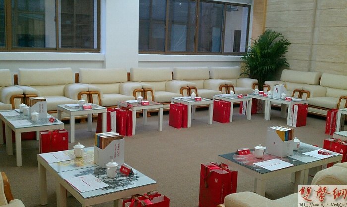 设计学院圆满完成百年校庆校园景观布置工作