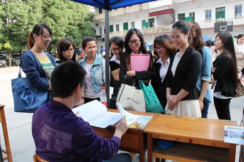 广西师范学院举办泰语文化中心成立两周年纪念活动