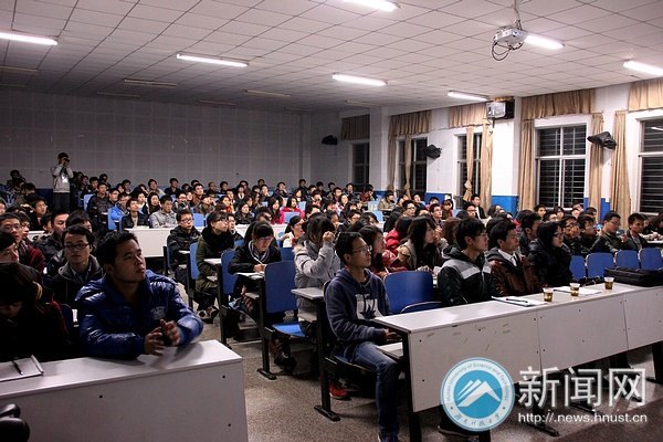 湖南科技大学开展第五届“挑战杯”大学生课外学术科技作品竞赛互评会