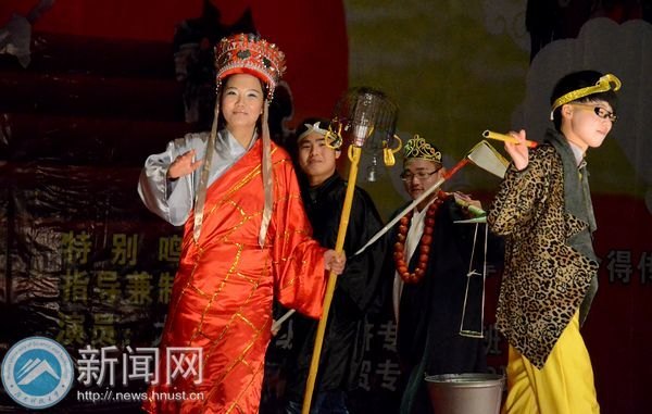 寓教于乐 外教Mindia用艺术演绎人生