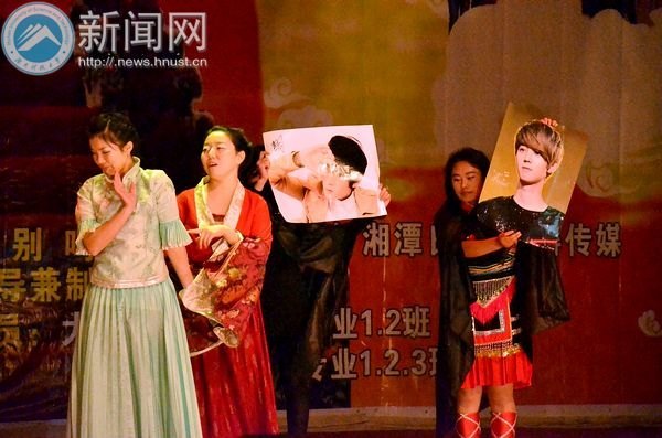 寓教于乐 外教Mindia用艺术演绎人生