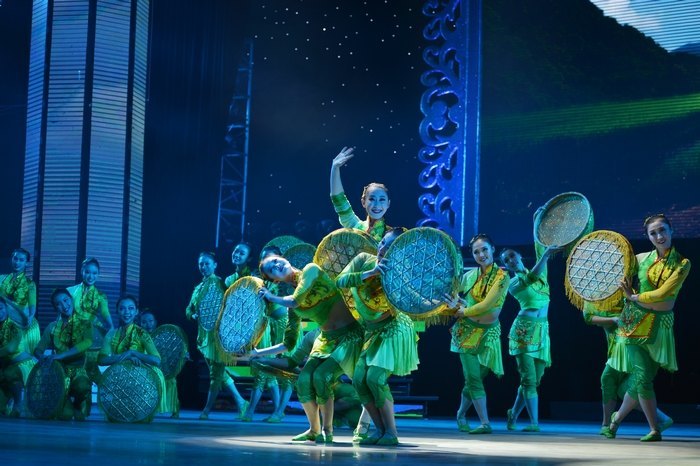 庆祝建校100周年民族器乐歌舞晚会盛大举行