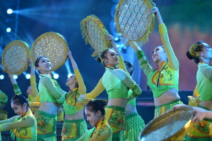 庆祝建校100周年民族器乐歌舞晚会盛大举行