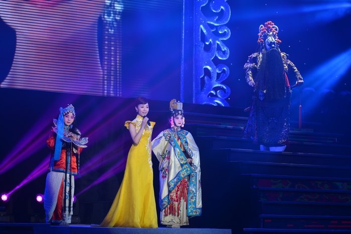 庆祝建校100周年民族器乐歌舞晚会盛大举行