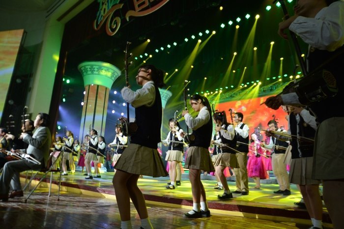 庆祝建校100周年民族器乐歌舞晚会盛大举行