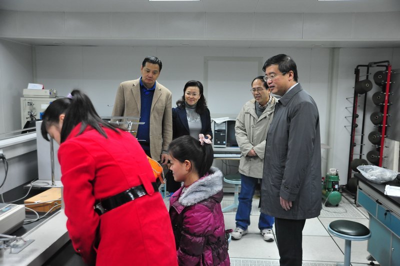 ��ί��������߷÷�֯ѧԺ�Ͳ���ѧԺ���з�չ���