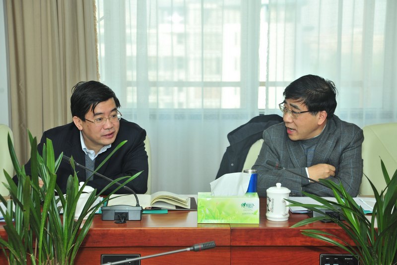 校领导班子召开学习贯彻党的十八大精神研讨会