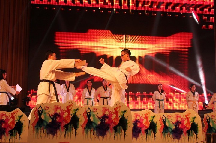 ����ѧԺ���С��ഺ�������2012��ӭ������