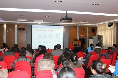 上海大学戴世强教授应邀来校作报告