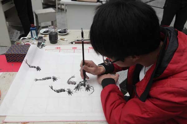 “藏墨鋒•敛秋华”杯景德镇高校现场书画比赛在景德镇陶瓷学院举行