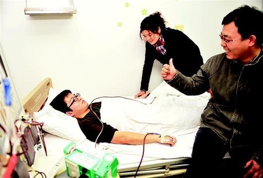 【楚天金报】头版刊登武汉工程大学学生捐髓救助北京患者