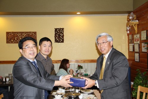 校党委叶德明副书记率团访问美国富乐敦州立大学等多所高校