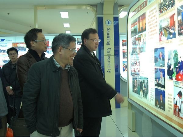 ���Ŵ�ѧ�ֽ�Խ�����У��ר��ѧ������