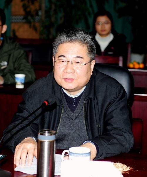 ���ݴ�ѧ�ٿ�У԰�硶�ϴ�ѧ���ۺ���̸��