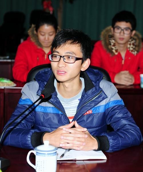 ���ݴ�ѧ�ٿ�У԰�硶�ϴ�ѧ���ۺ���̸��