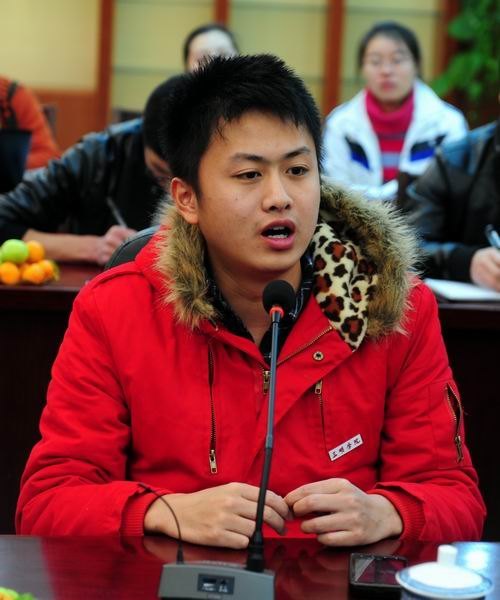 ���ݴ�ѧ�ٿ�У԰�硶�ϴ�ѧ���ۺ���̸��