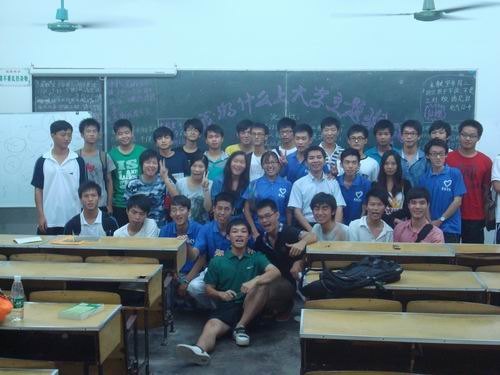 �㶫ʯ�ͻ���ѧԺ2012�ꡰ�ɳ����㼣��ϵ�лԲ����Ļ