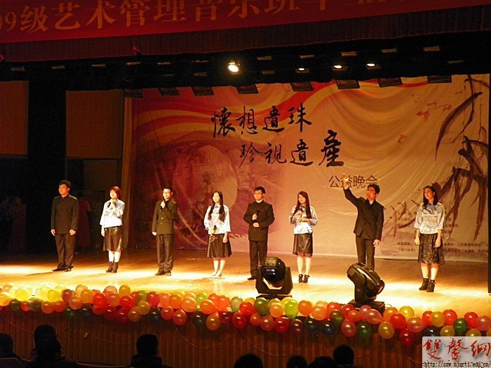 ����ѧԺ�ٰ칫��������������Ļ��Ų�