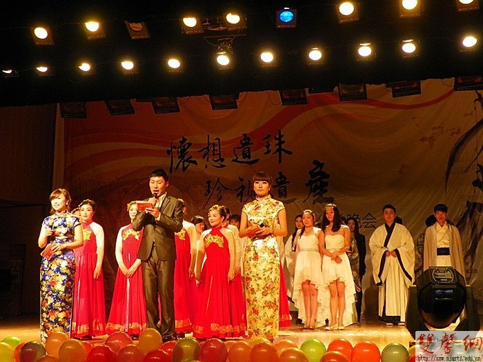 ����ѧԺ�ٰ칫��������������Ļ��Ų�