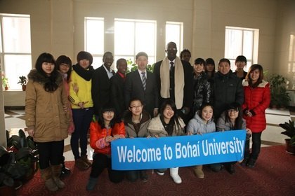 ��¡�ϴ�ѧУ��Gaston HAKIZA����һ�е��ò�����ѧ����ѧԺ