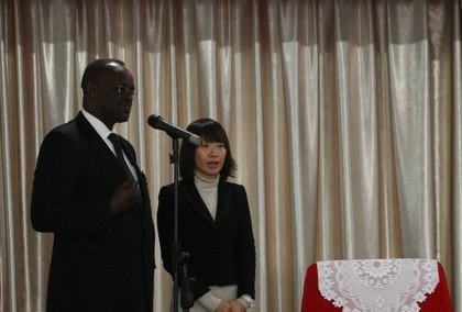 ��¡�ϴ�ѧУ��Gaston HAKIZA����һ�е��ò�����ѧ����ѧԺ