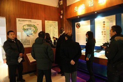 ��¡�ϴ�ѧУ��Gaston HAKIZA����һ�е��ò�����ѧ����ѧԺ