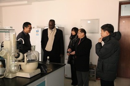 ��¡�ϴ�ѧУ��Gaston HAKIZA����һ�е��ò�����ѧ����ѧԺ