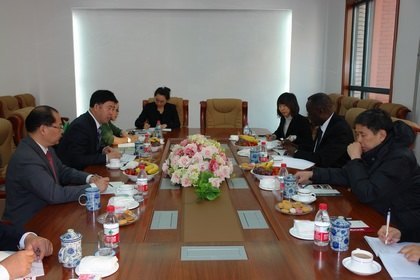 ��¡�ϴ�ѧУ��Gaston HAKIZA����һ�е��ò�����ѧ����ѧԺ