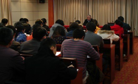 马建教授为河海大学文天学院青年教师作题为“如何撰写学术论文”讲座