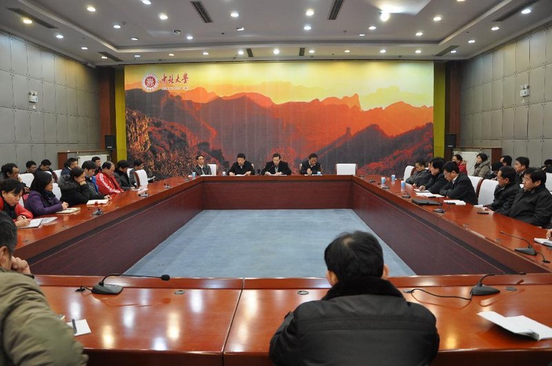 中北大学组织正处级干部传达学习中央精神并通报近期考核考勤情况