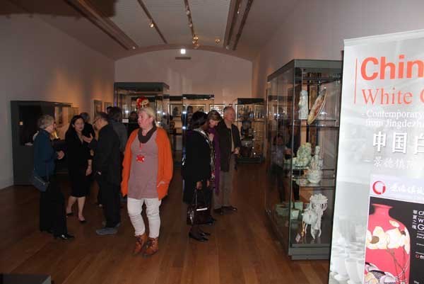 景德镇陶瓷学院与英国剑桥大学联合举办陶瓷艺术展暨文化交流活动