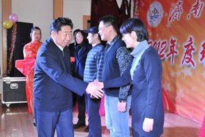 管理学院2012年度班主任工作表彰暨新年联欢会成功举行