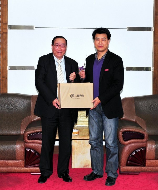 马国防书记会见三明市政协常委陈忠治先生