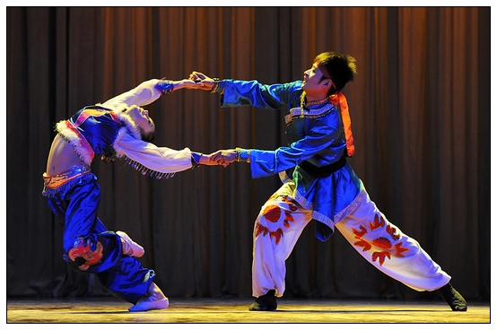 ����ѧԺ�׽��赸���ڲ������þ��б�ҵ�㱨�ݳ�