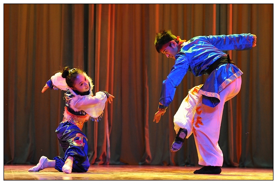 ����ѧԺ�׽��赸���ڲ������þ��б�ҵ�㱨�ݳ�