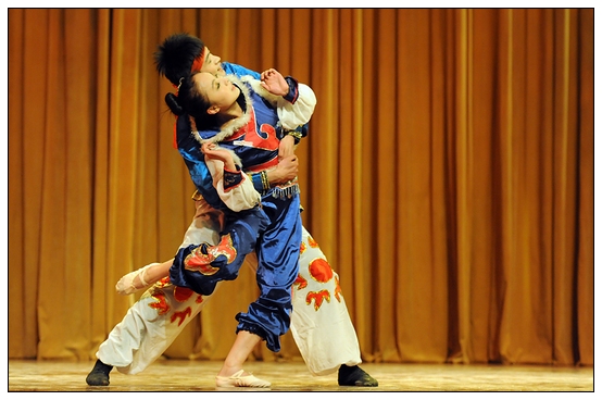 ����ѧԺ�׽��赸���ڲ������þ��б�ҵ�㱨�ݳ�