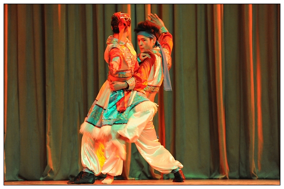 ����ѧԺ�׽��赸���ڲ������þ��б�ҵ�㱨�ݳ�