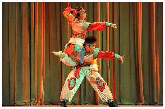 ����ѧԺ�׽��赸���ڲ������þ��б�ҵ�㱨�ݳ�