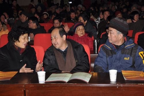 学校举办离退休教职工2013年迎春联欢会