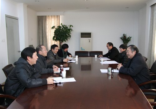 学校召开教师教学发展中心指导委员会工作会议