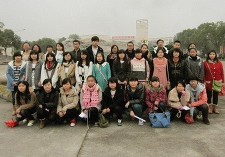 校友工作协会志愿者走访老校友