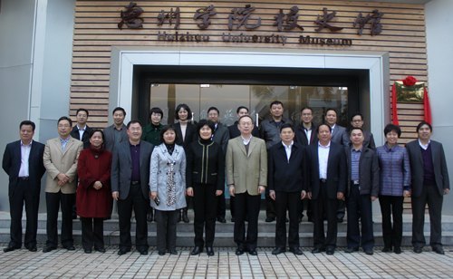 “惠阳区校友捐建校史馆”纪念牌揭幕