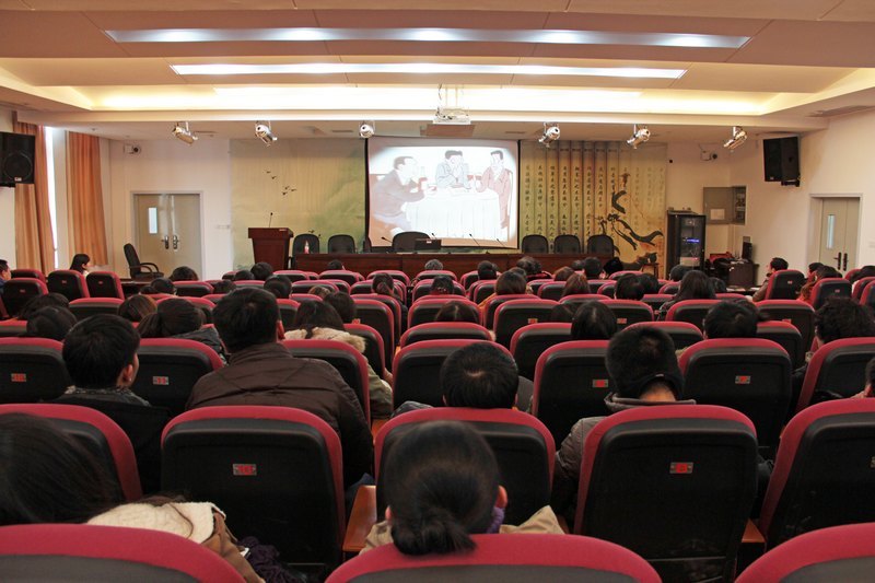 三峡大学科技学院党员干部观看警示教育片《偏离坐标的人生》