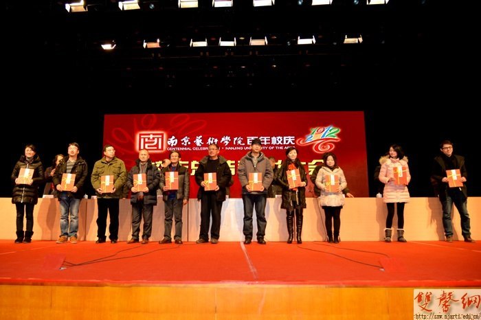 �Ͼ�����ѧԺ¡���ٿ�����У���ܽ���ô��