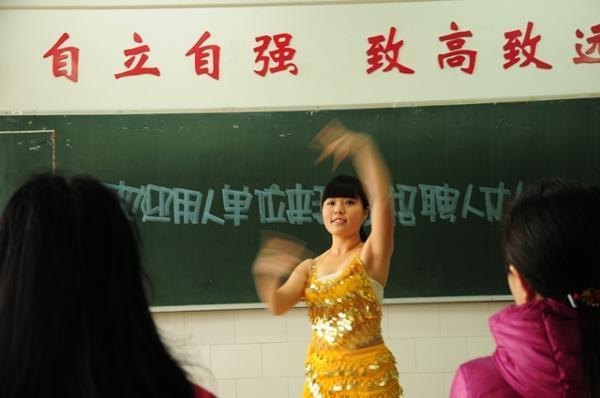 长沙师范学校举行2013届毕业生供需见面会【组图】